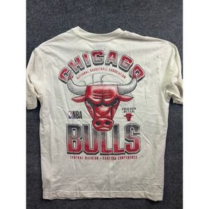 NBA Chicago Bulls T-Shirt Mens Medium White Short Sleeve Graphic‎ Logo Tee